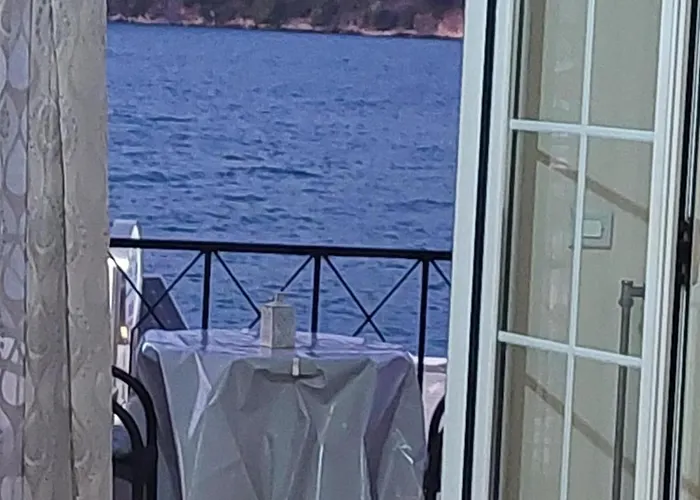 Rouchotas By Viktor 1rst Floor Apartman